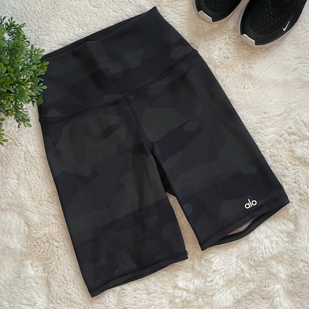 ALO Yoga Women's Camouflage Black Bike Shorts